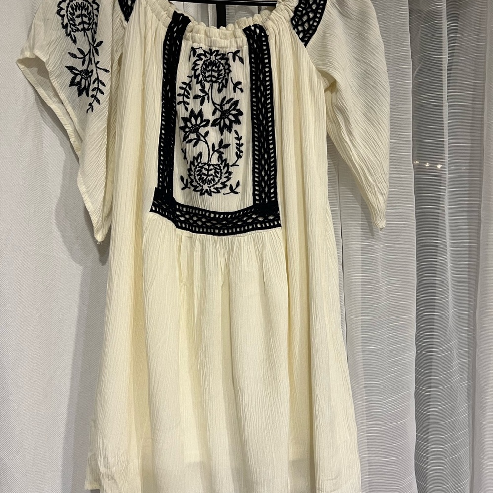 Coco & Jaimeson Embroidered dress M